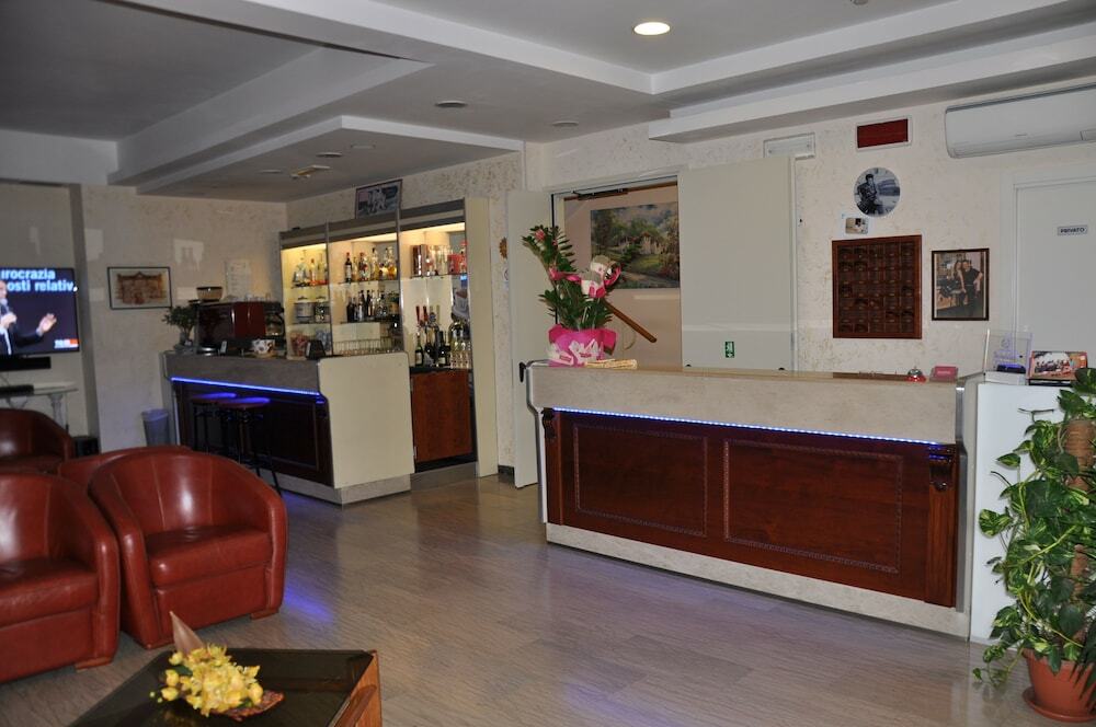 索尔米奥酒店 Marebello 外观 照片